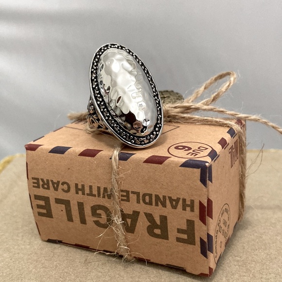 Silver Ring - Picture 2 of 9